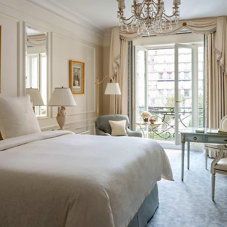Four Seasons Hotel George V Parigi Esterno foto