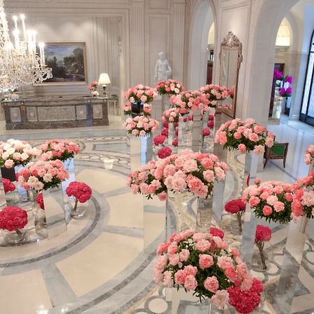 Four Seasons Hotel George V Parigi Esterno foto