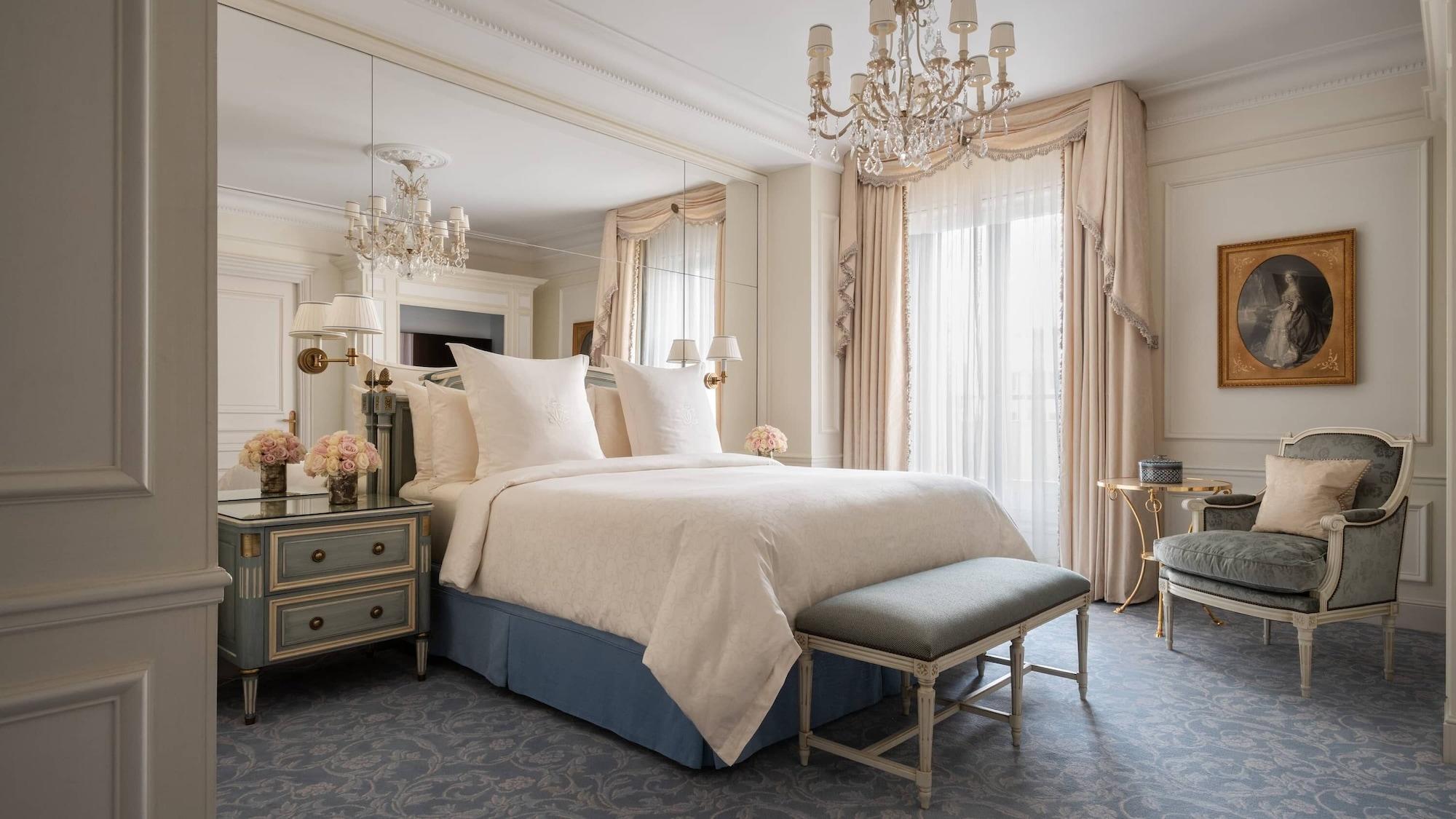 Four Seasons Hotel George V Parigi Esterno foto
