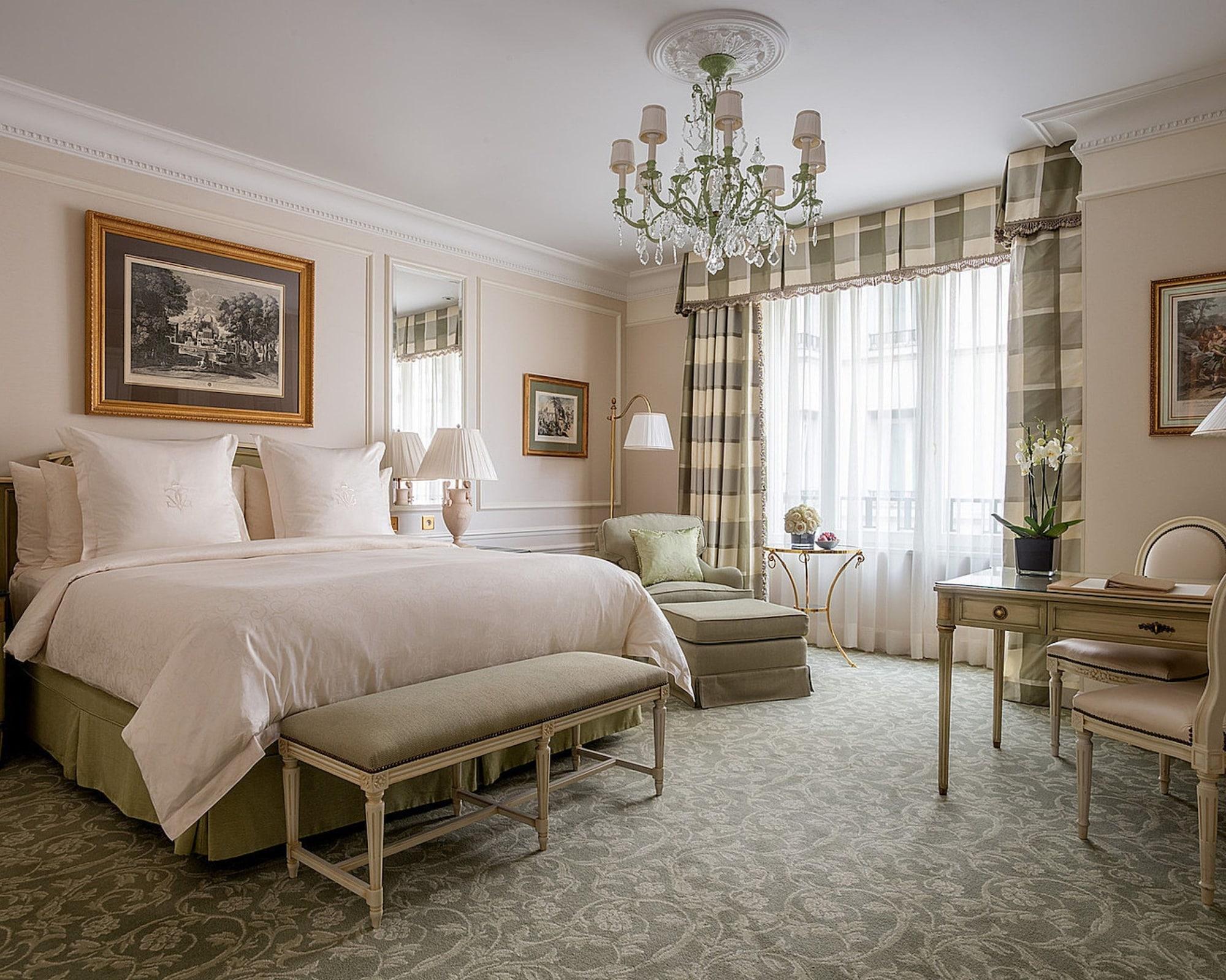 Four Seasons Hotel George V Parigi Esterno foto