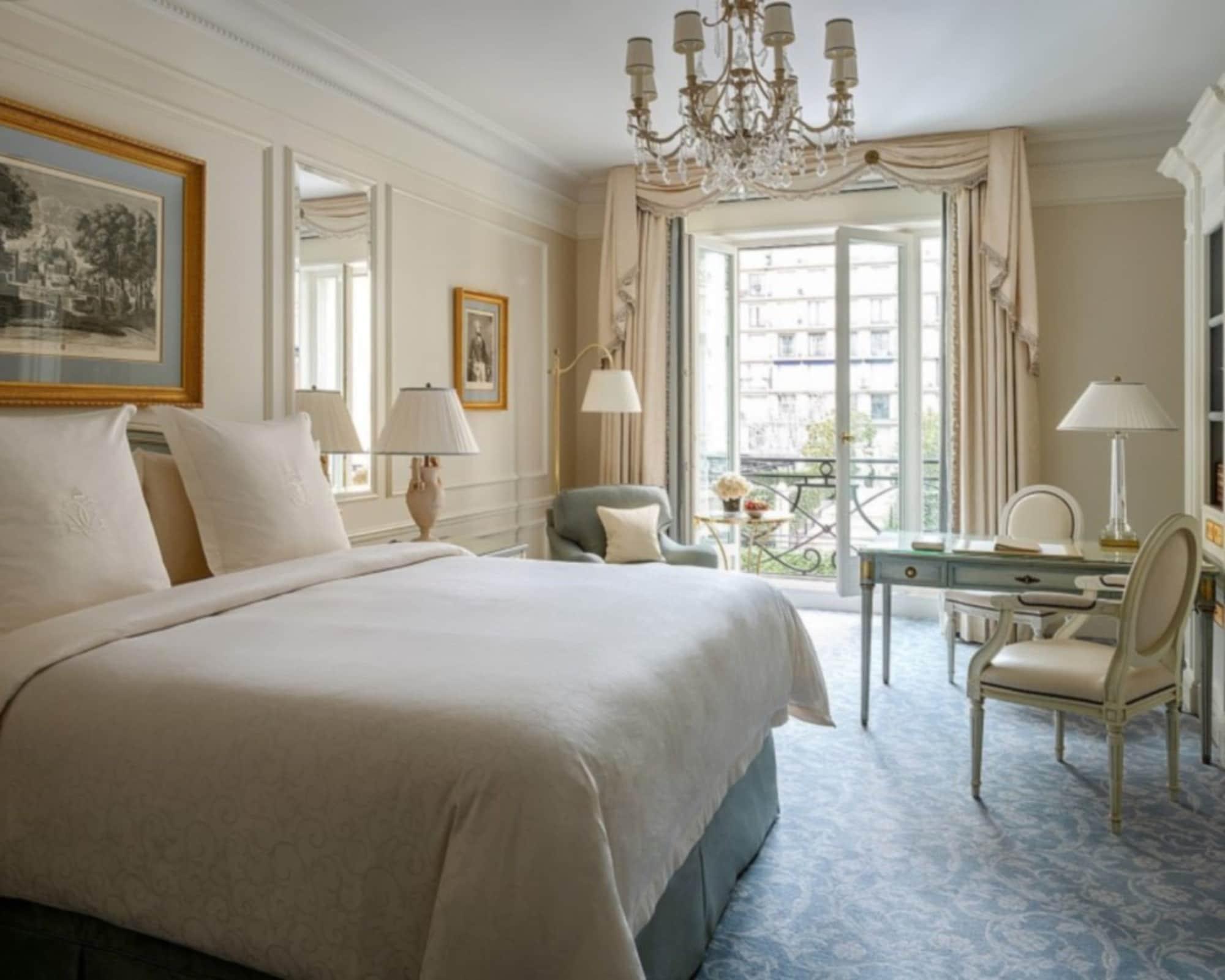 Four Seasons Hotel George V Parigi Esterno foto