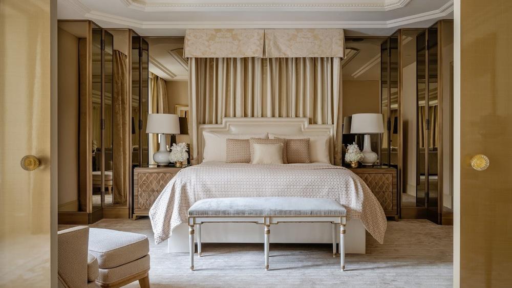 Four Seasons Hotel George V Parigi Esterno foto