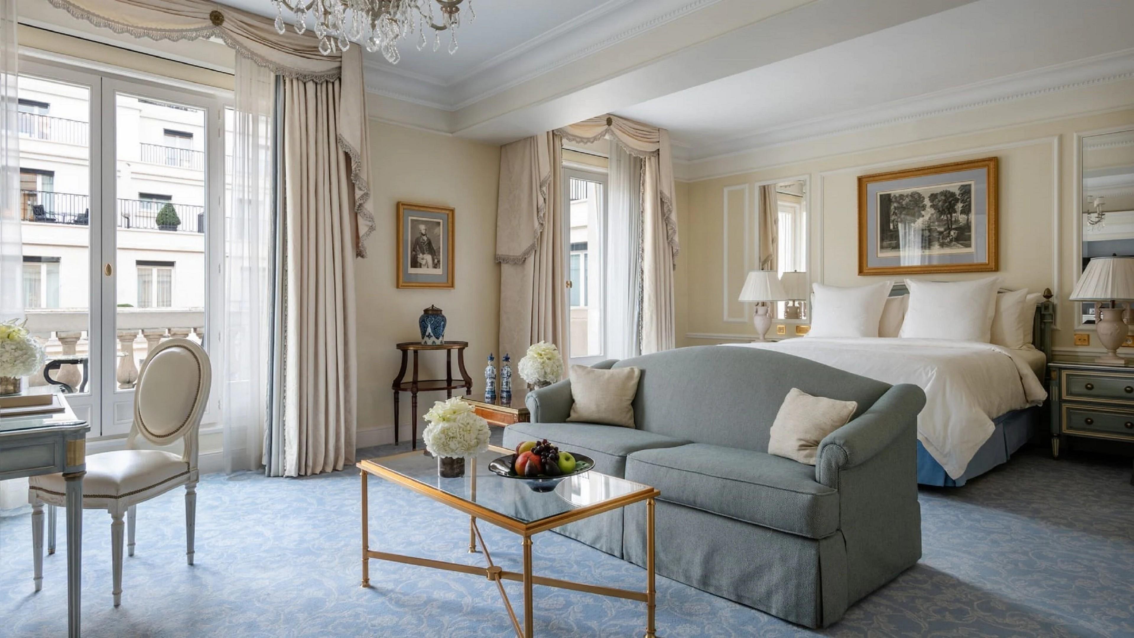 Four Seasons Hotel George V Parigi Esterno foto