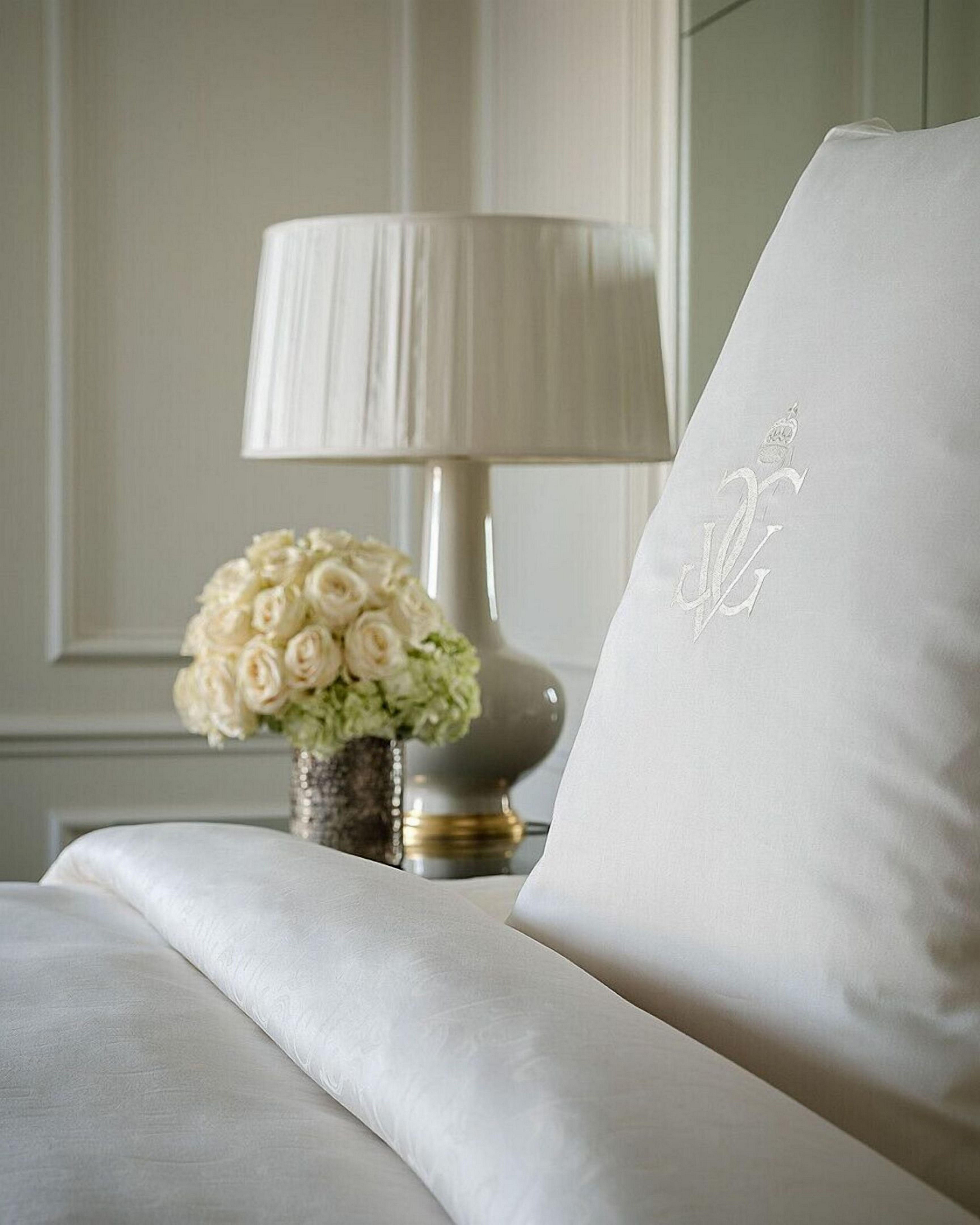 Four Seasons Hotel George V Parigi Esterno foto