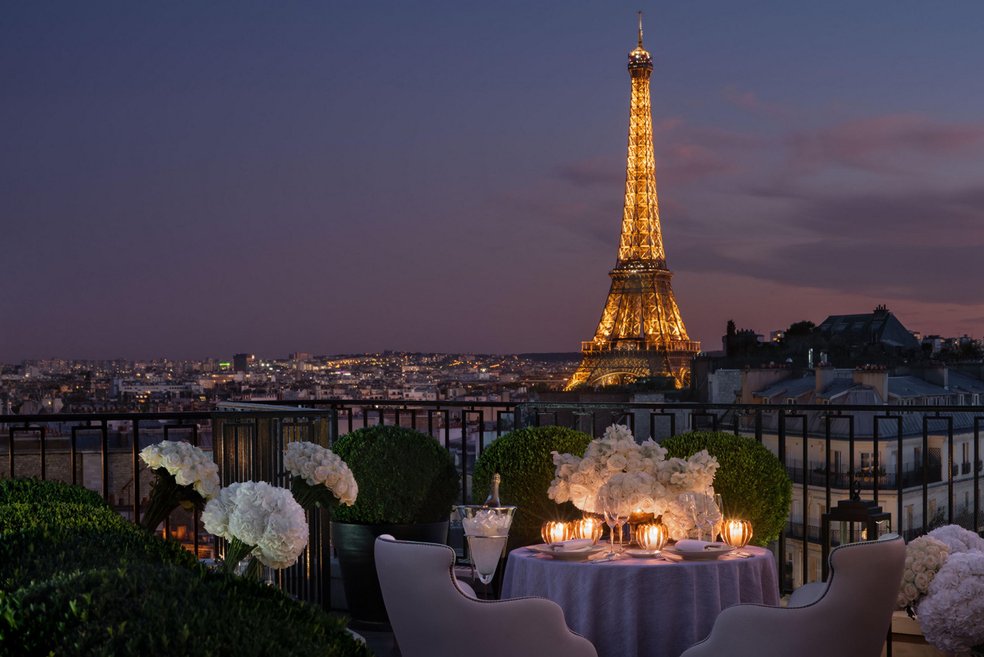 Four Seasons Hotel George V Parigi Esterno foto