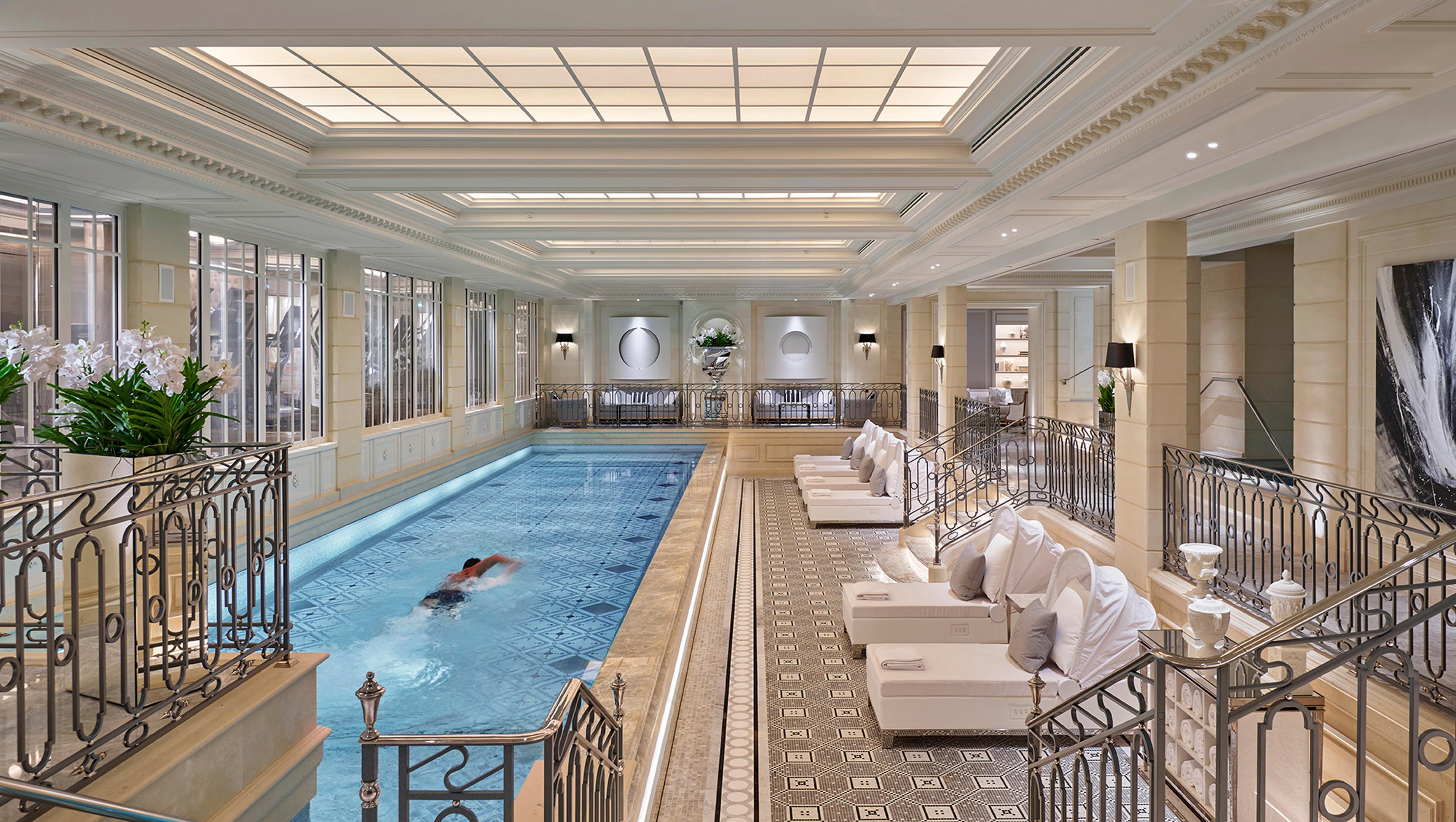 Four Seasons Hotel George V Parigi Esterno foto