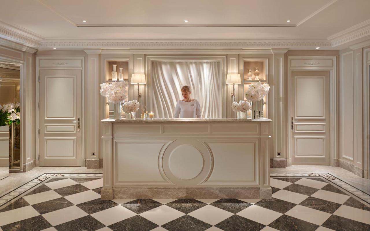 Four Seasons Hotel George V Parigi Esterno foto