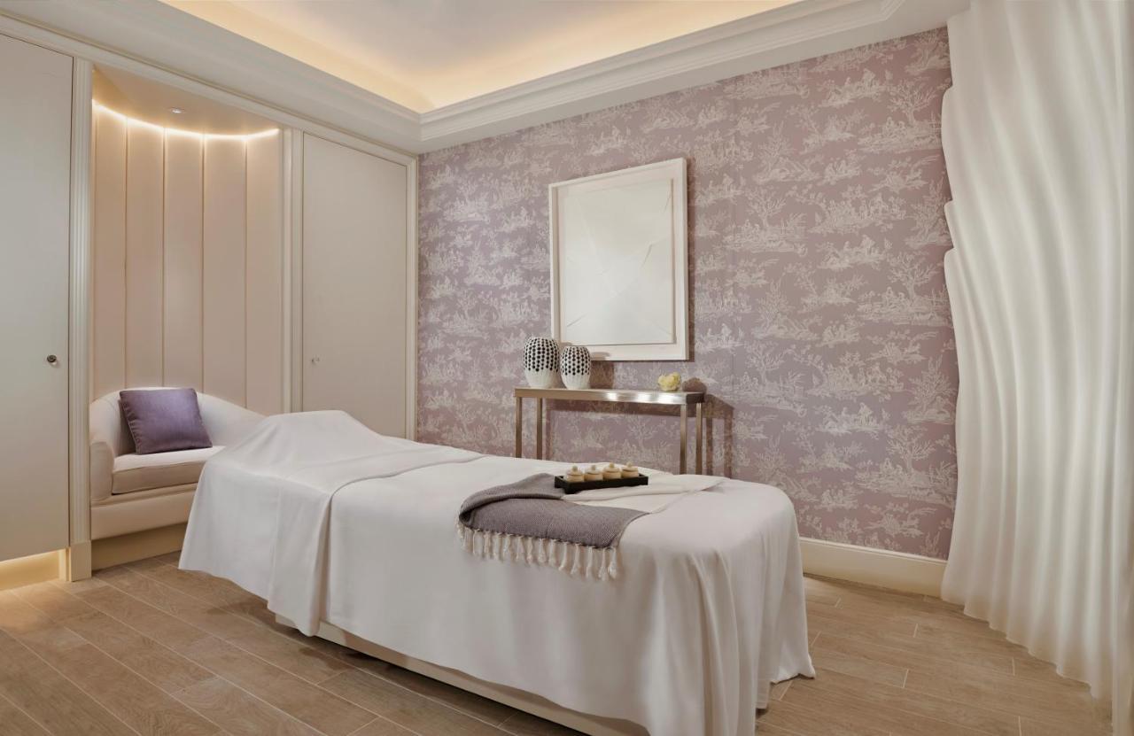Four Seasons Hotel George V Parigi Esterno foto