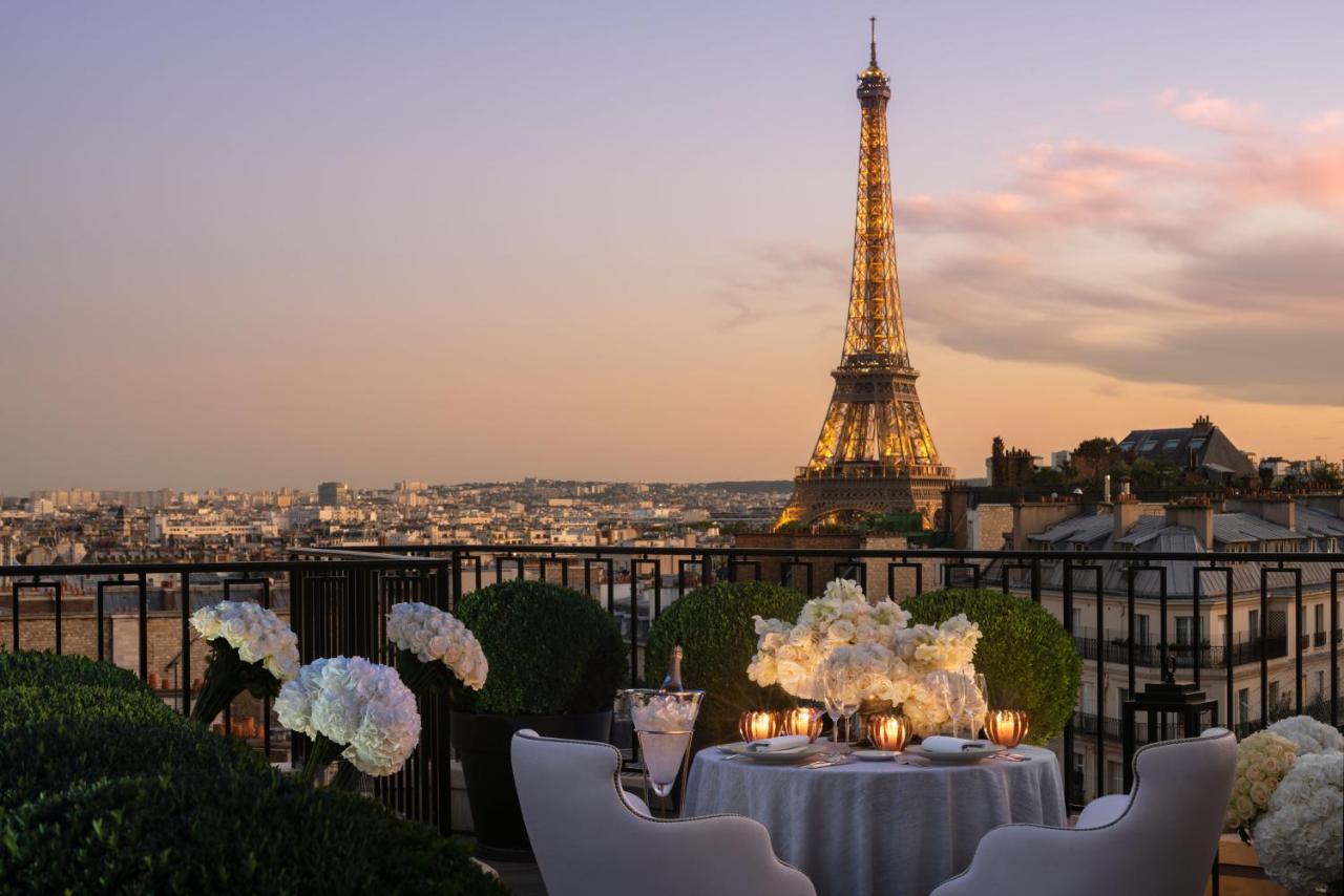 Four Seasons Hotel George V Parigi Esterno foto