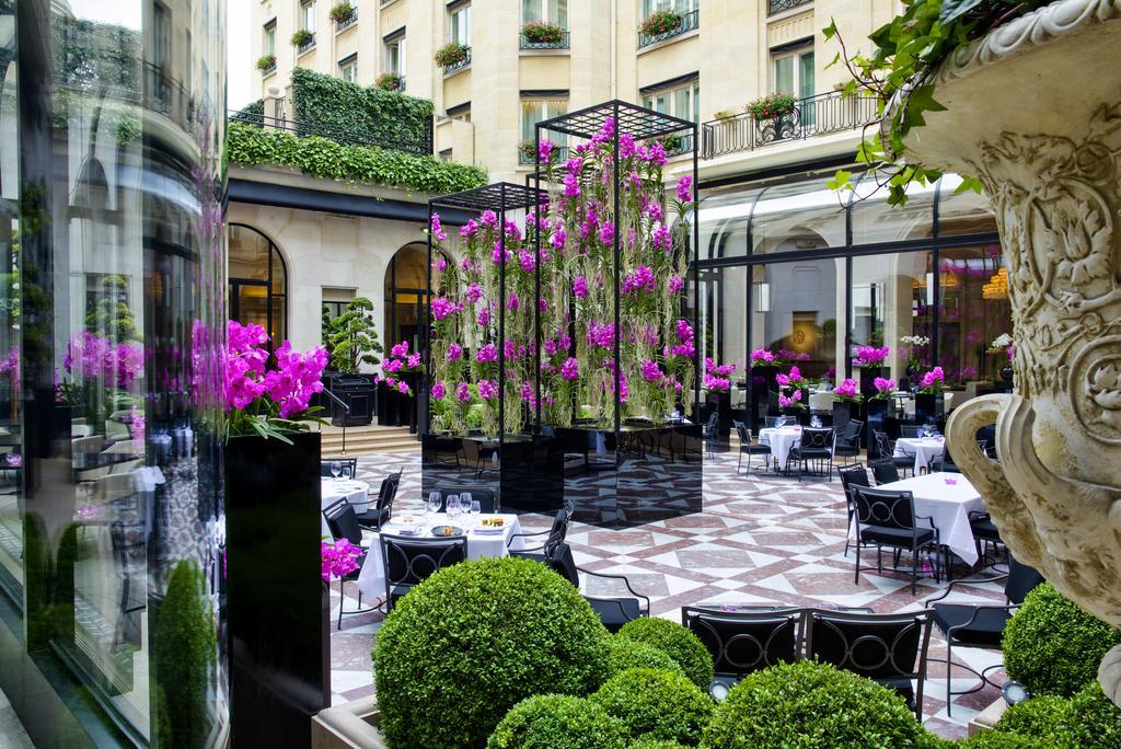 Four Seasons Hotel George V Parigi Esterno foto