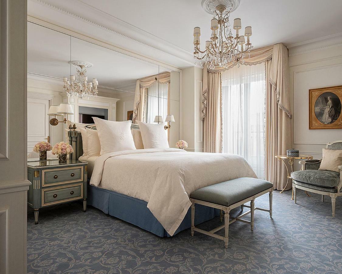 Four Seasons Hotel George V Parigi Esterno foto