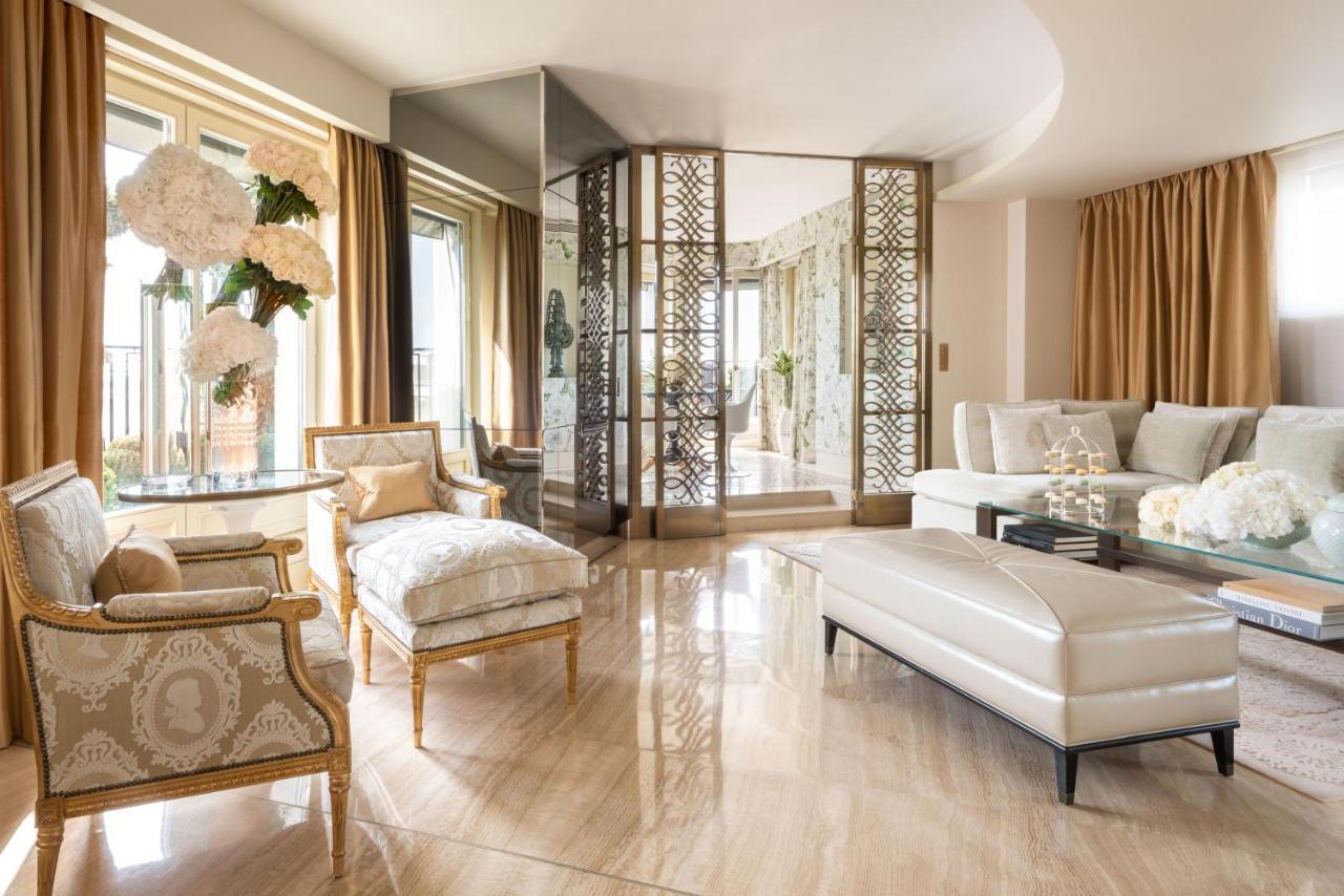 Four Seasons Hotel George V Parigi Esterno foto