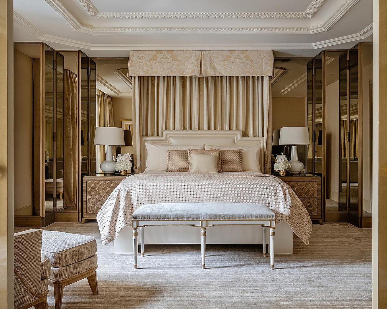 Four Seasons Hotel George V Parigi Esterno foto