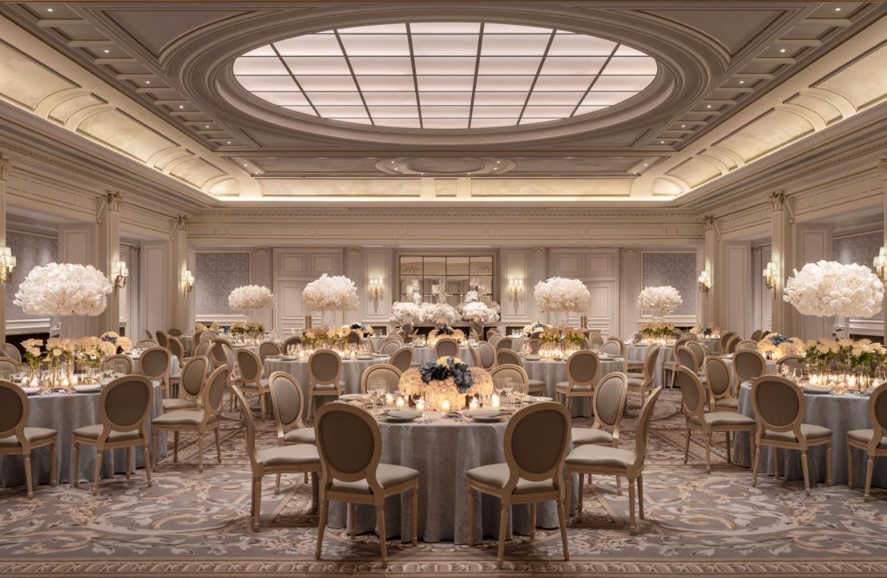 Four Seasons Hotel George V Parigi Esterno foto