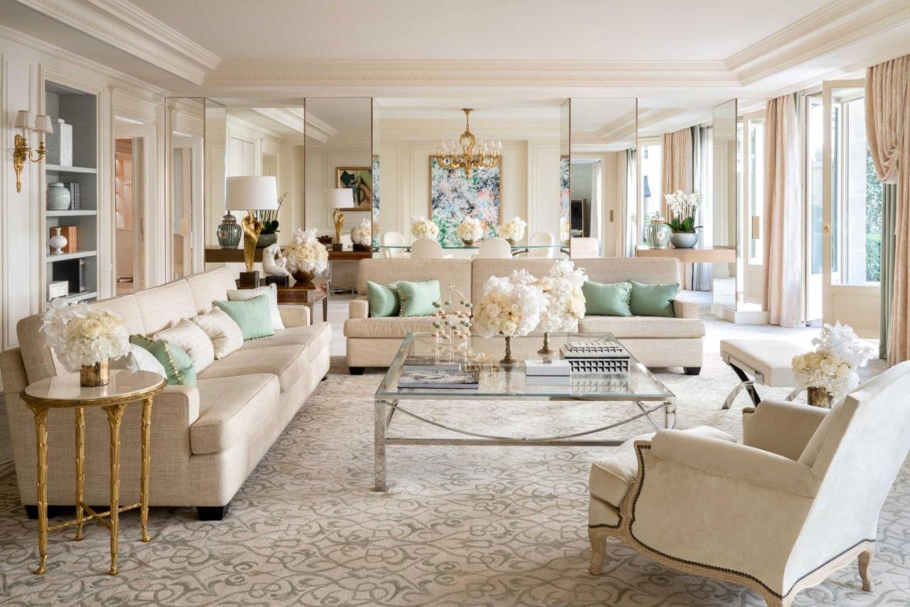 Four Seasons Hotel George V Parigi Esterno foto