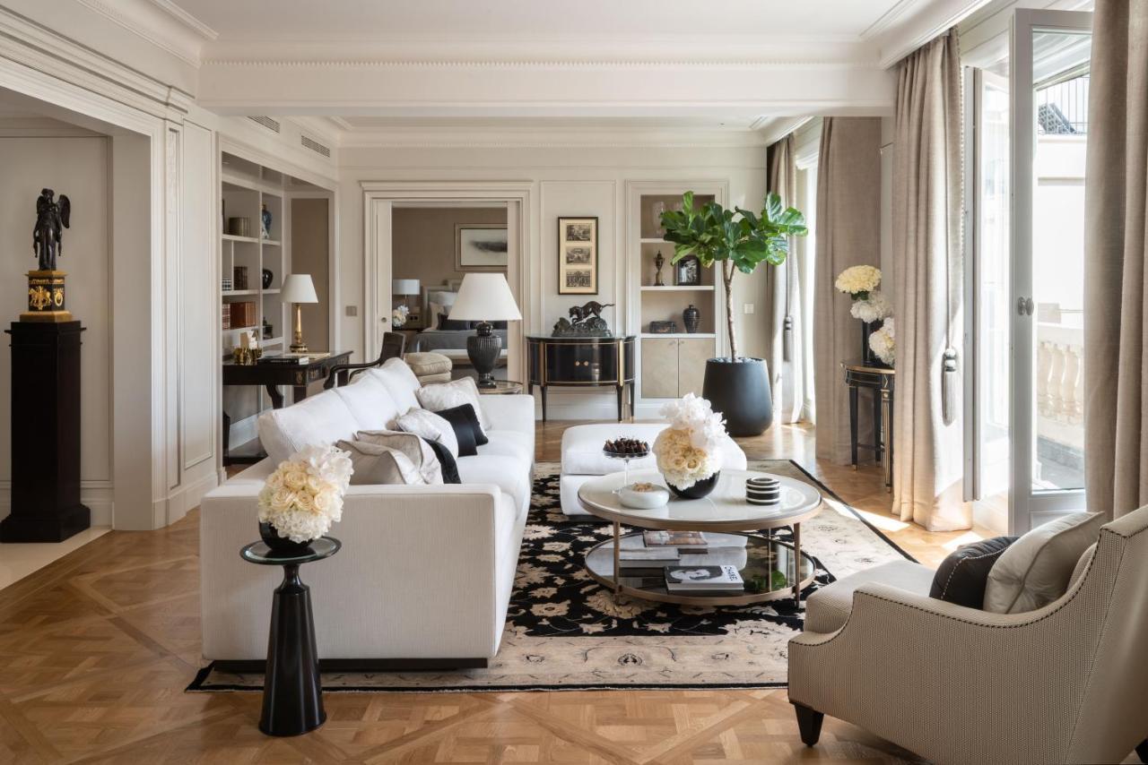 Four Seasons Hotel George V Parigi Esterno foto