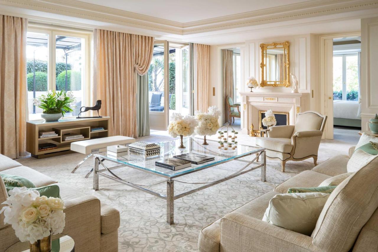 Four Seasons Hotel George V Parigi Esterno foto