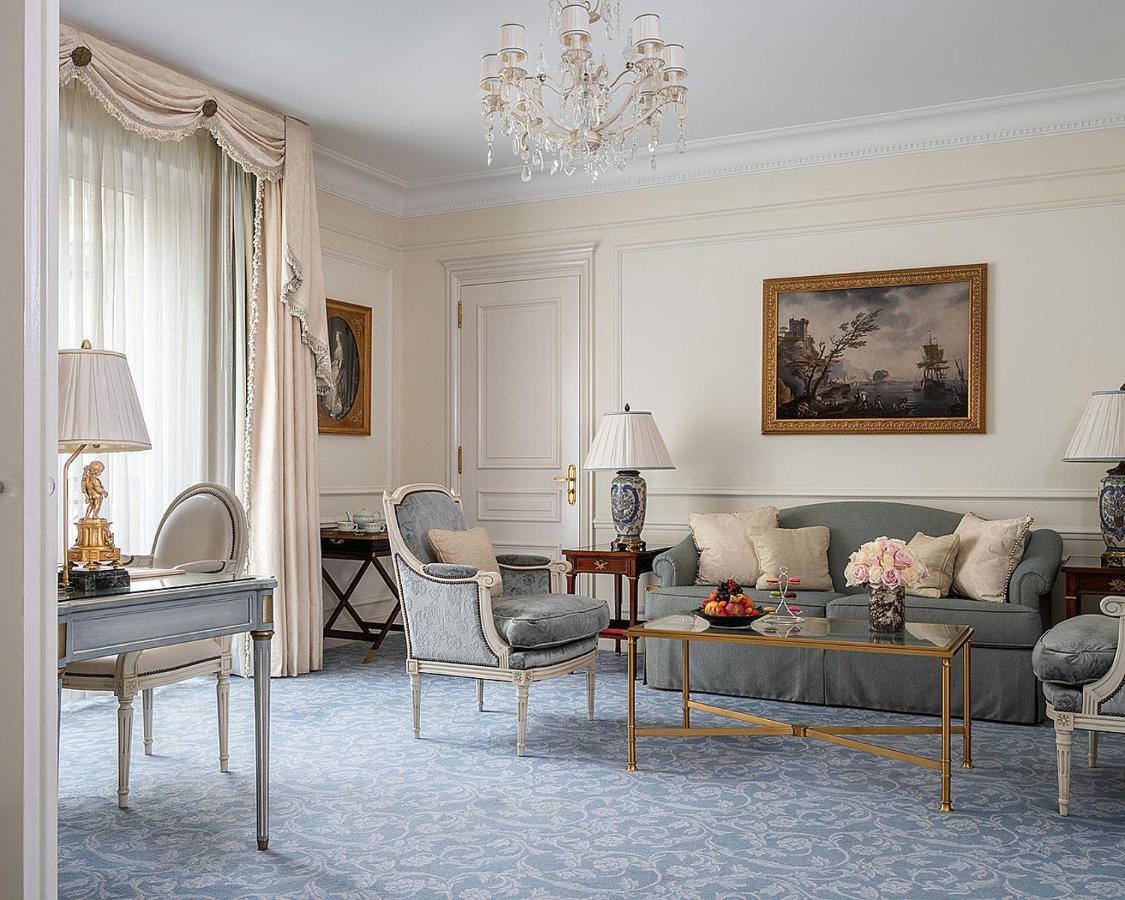 Four Seasons Hotel George V Parigi Esterno foto